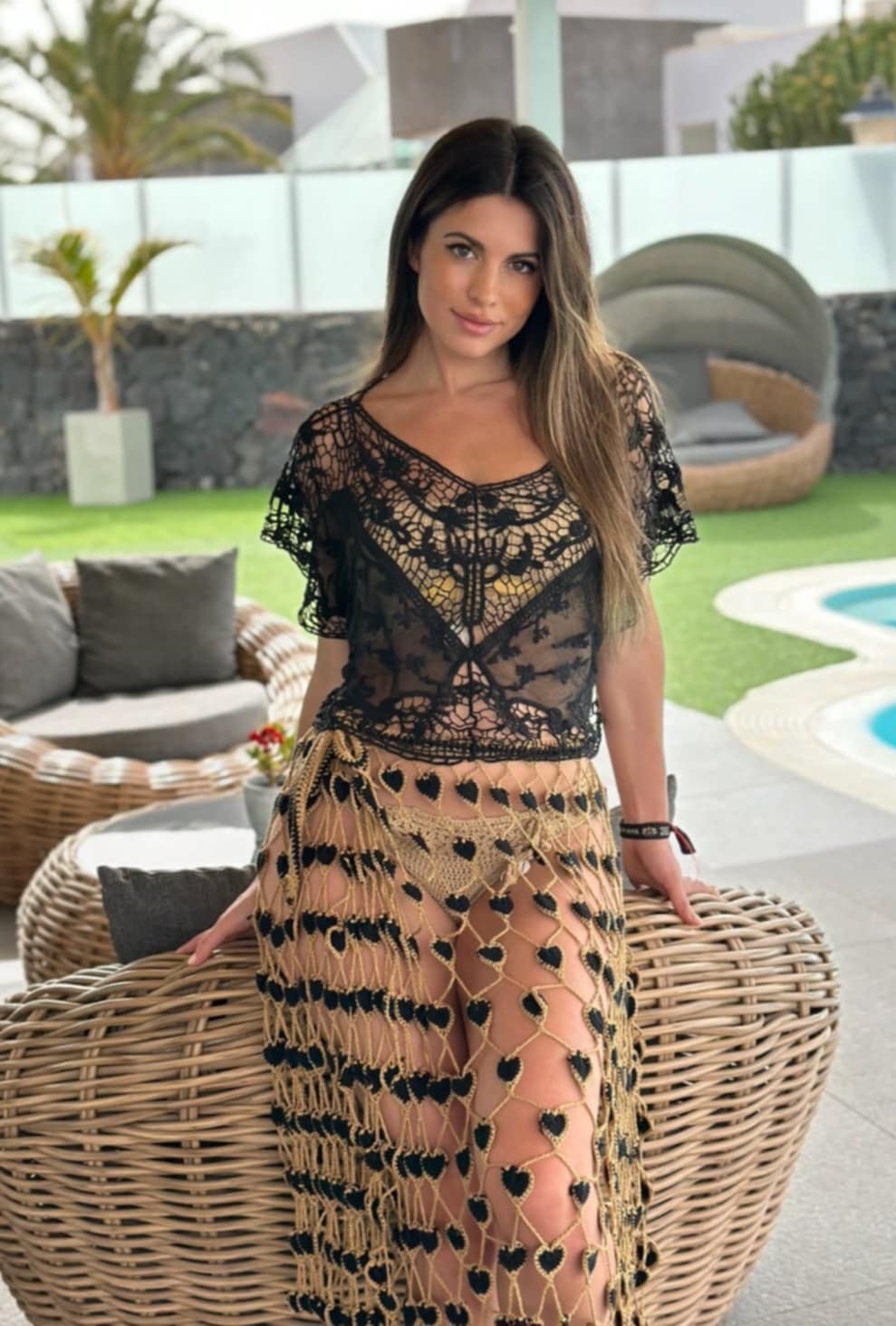 Flower power - Lace coverup